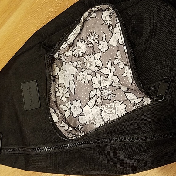 Vera Bradley sling - Picture 3 of 9